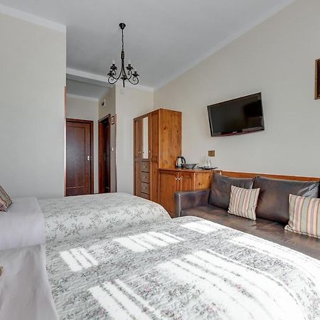 Villa & Restaurant Admiral Nelson Hel Bagian luar foto