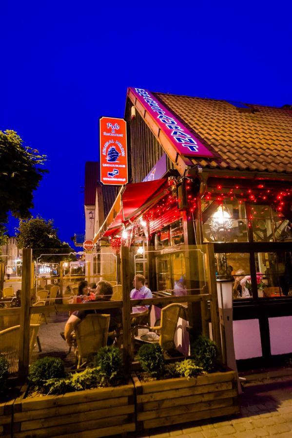 Villa & Restaurant Admiral Nelson Hel Bagian luar foto