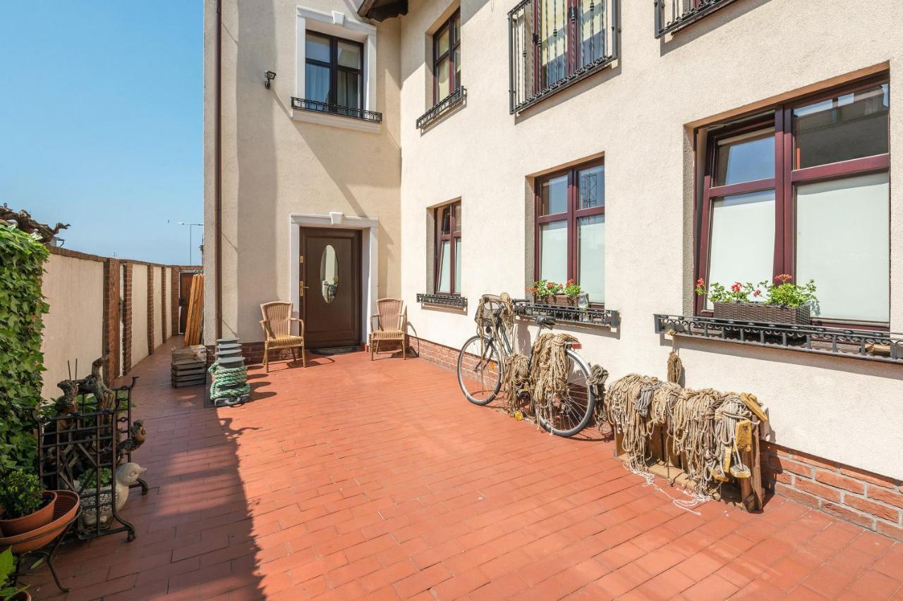Villa & Restaurant Admiral Nelson Hel Bagian luar foto