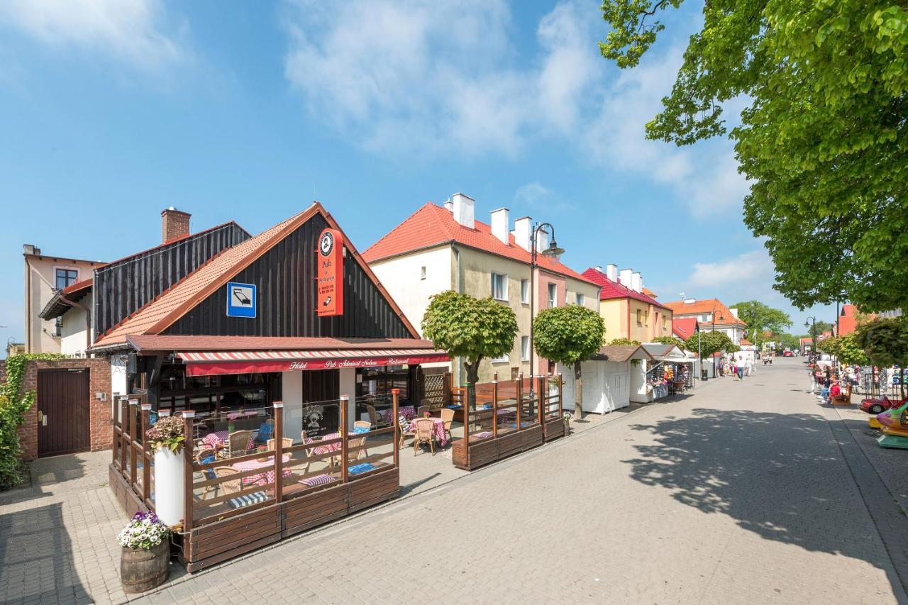 Villa & Restaurant Admiral Nelson Hel Bagian luar foto