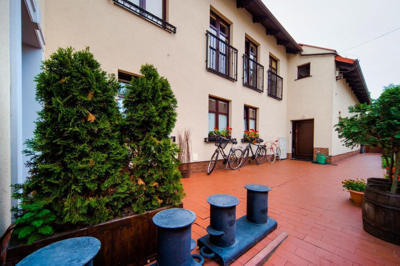 Villa & Restaurant Admiral Nelson Hel Bagian luar foto