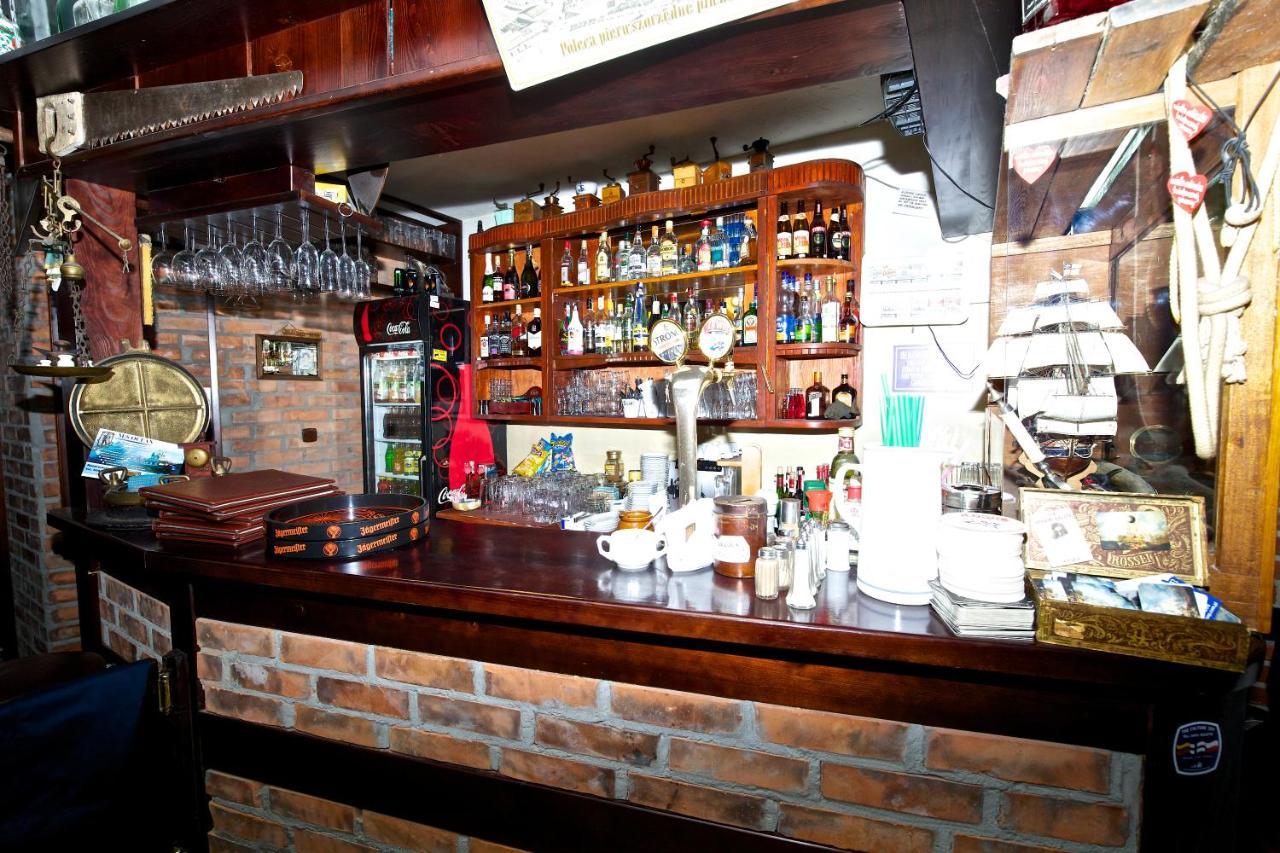 Villa & Restaurant Admiral Nelson Hel Bagian luar foto