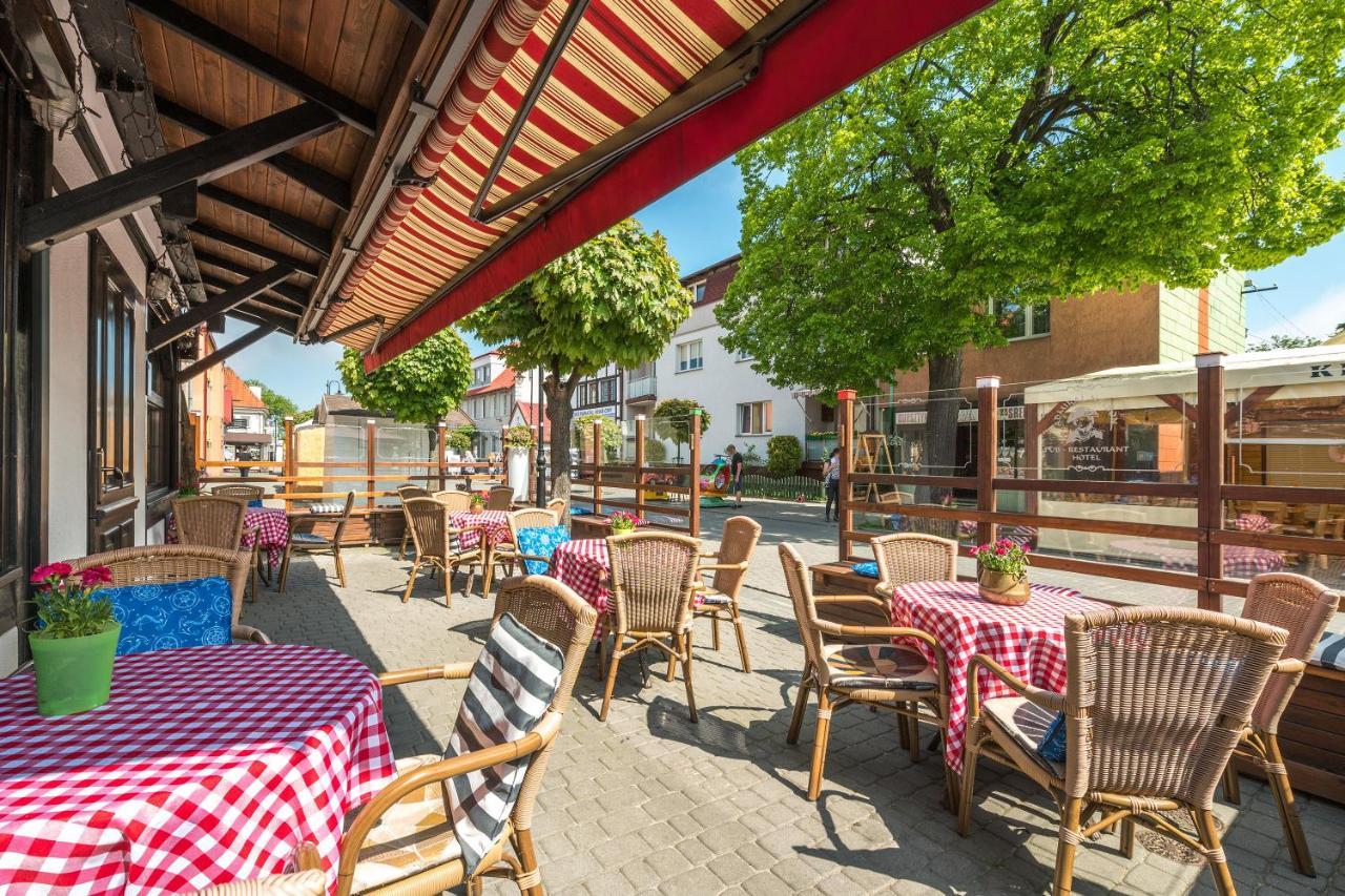 Villa & Restaurant Admiral Nelson Hel Bagian luar foto