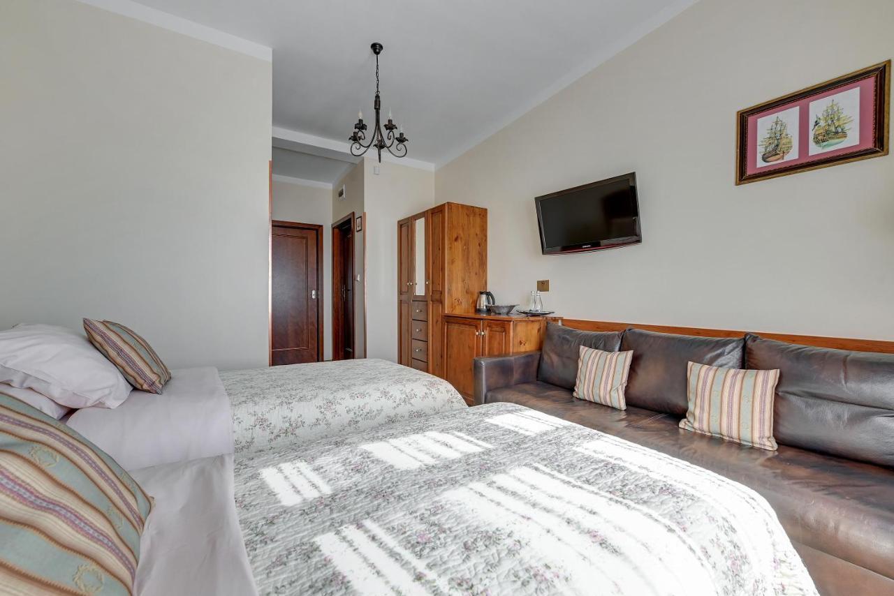 Villa & Restaurant Admiral Nelson Hel Bagian luar foto