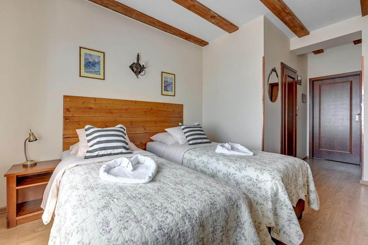 Villa & Restaurant Admiral Nelson Hel Bagian luar foto