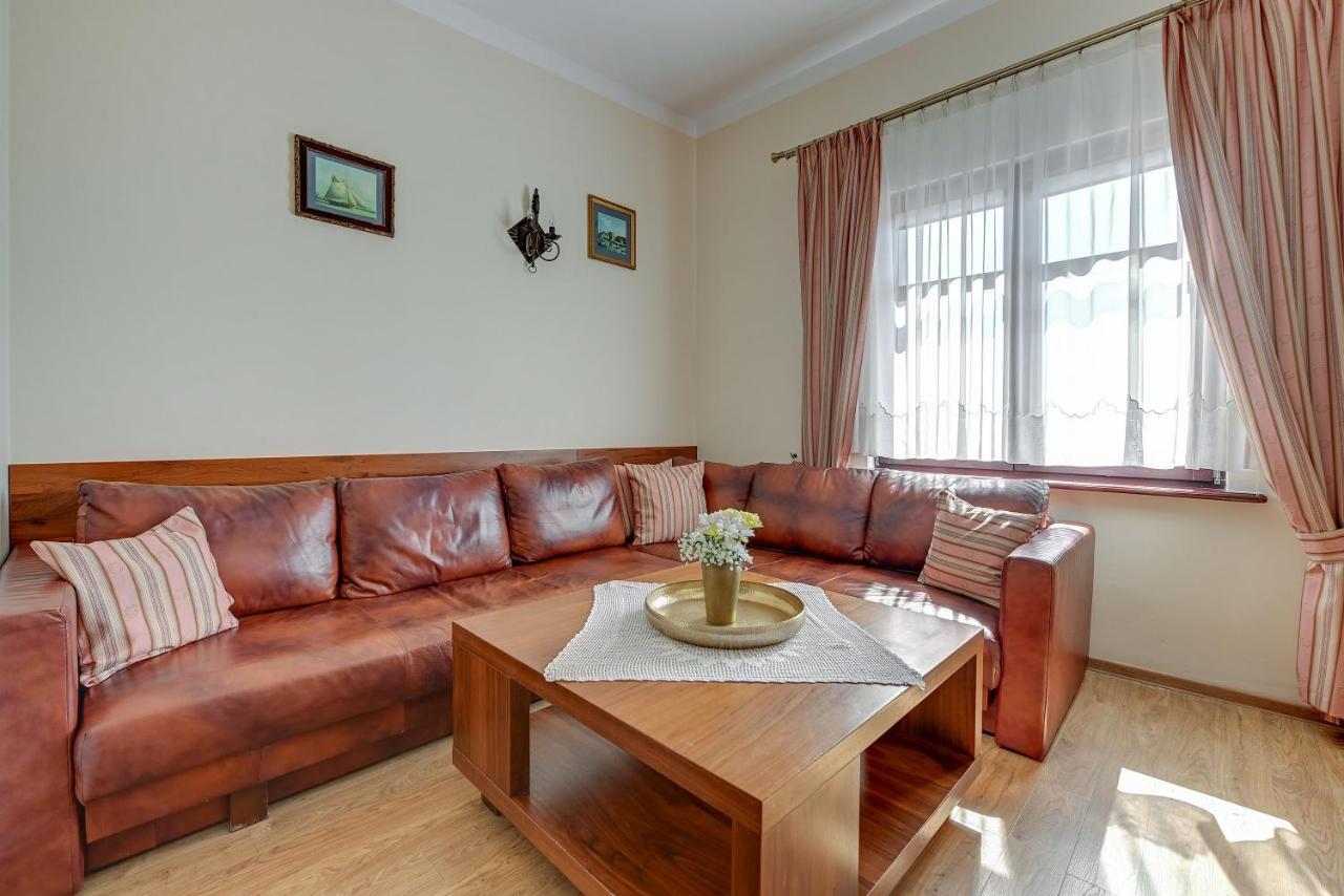 Villa & Restaurant Admiral Nelson Hel Bagian luar foto