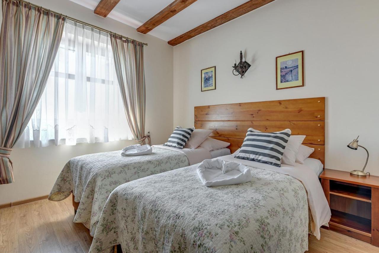 Villa & Restaurant Admiral Nelson Hel Bagian luar foto