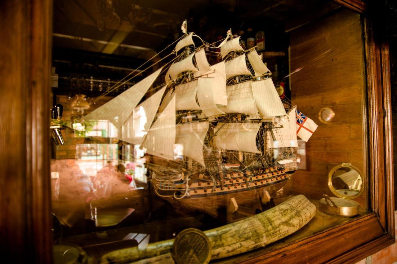 Villa & Restaurant Admiral Nelson Hel Bagian luar foto