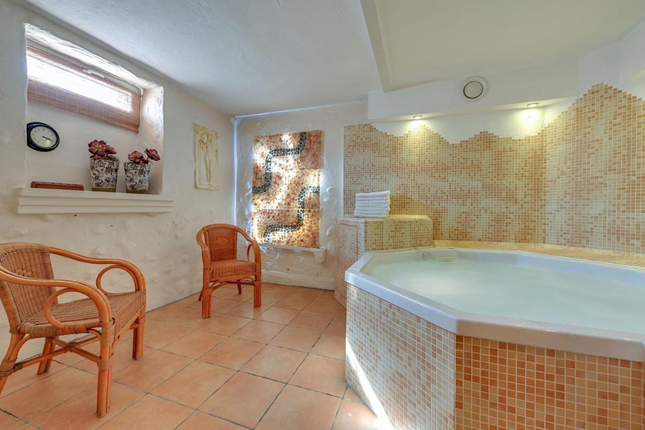 Villa & Restaurant Admiral Nelson Hel Bagian luar foto