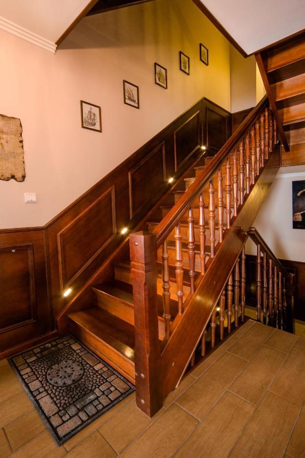 Villa & Restaurant Admiral Nelson Hel Bagian luar foto