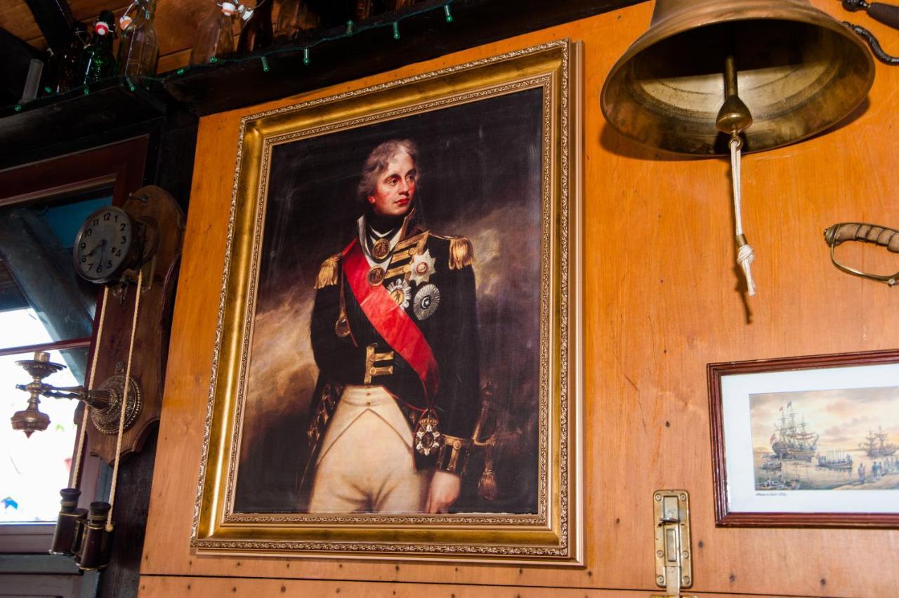 Villa & Restaurant Admiral Nelson Hel Bagian luar foto