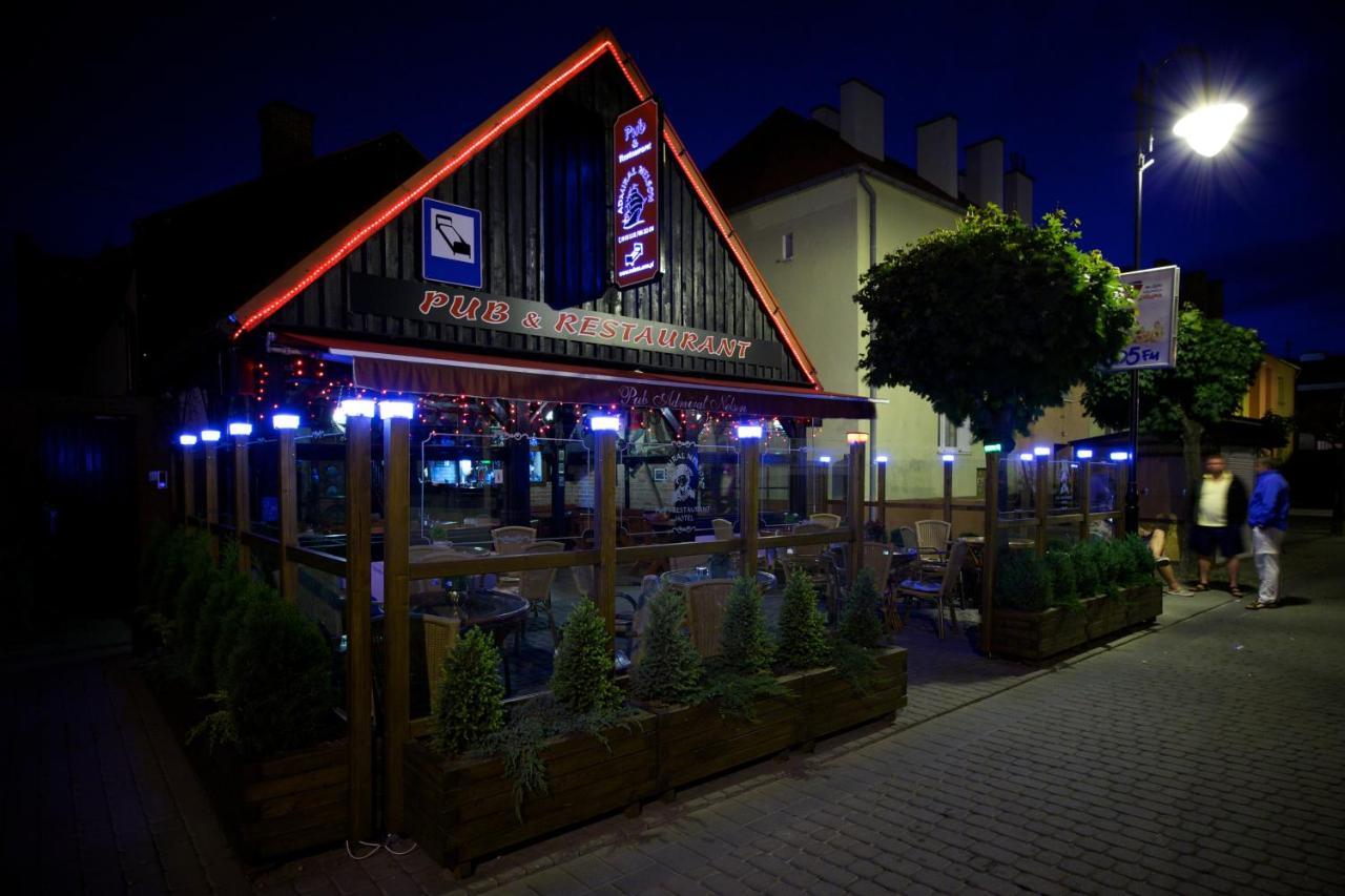 Villa & Restaurant Admiral Nelson Hel Bagian luar foto