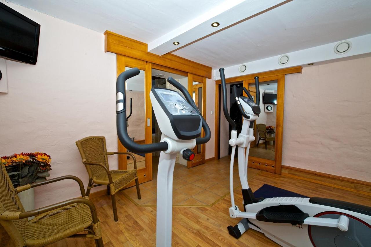 Villa & Restaurant Admiral Nelson Hel Bagian luar foto