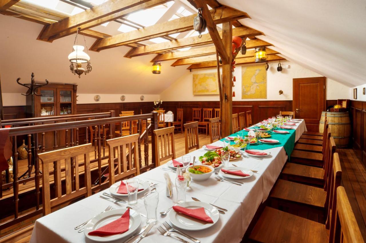 Villa & Restaurant Admiral Nelson Hel Bagian luar foto